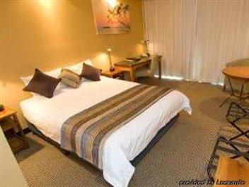 98 3* Rockhampton