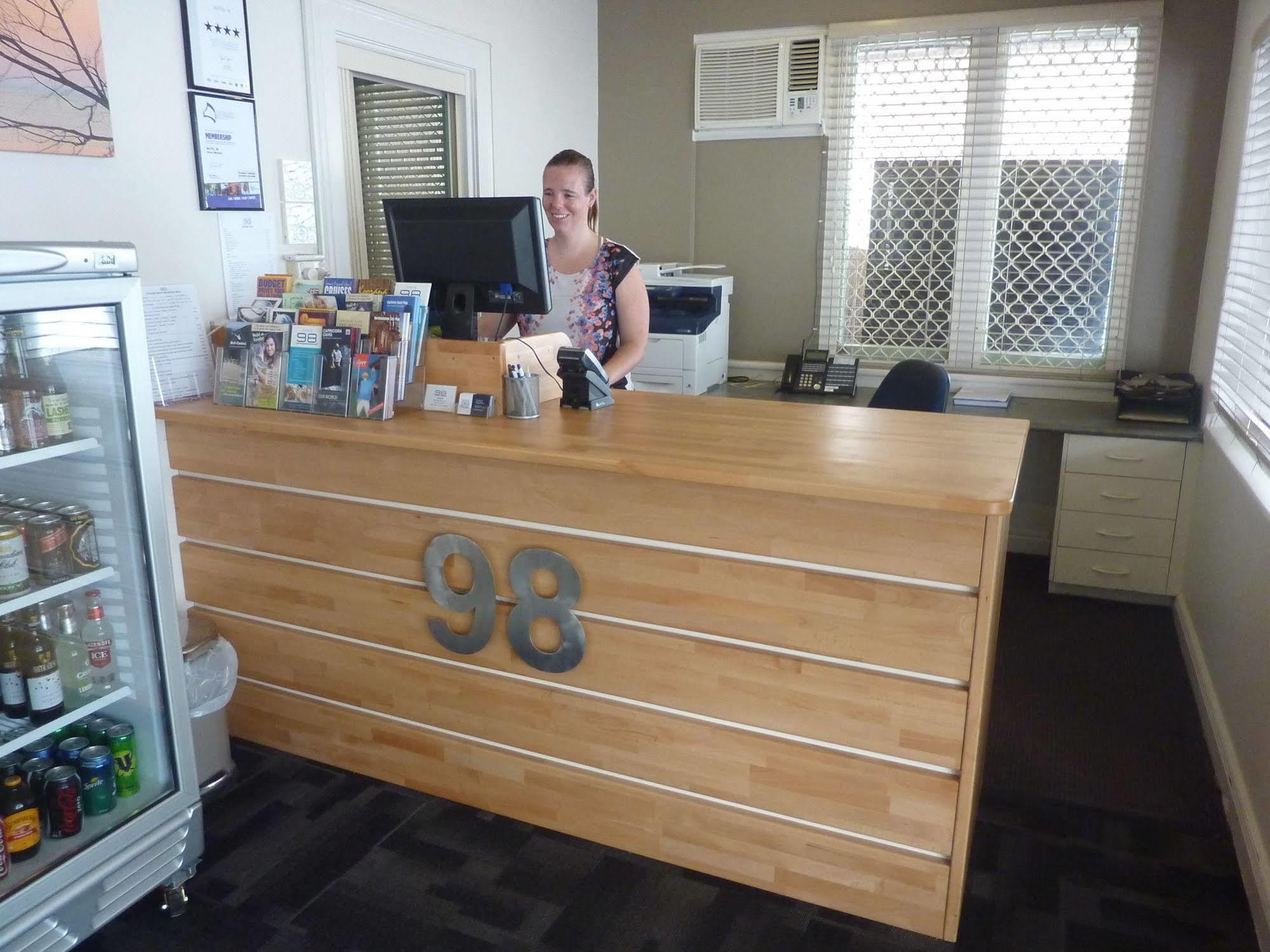 Motel 98 3*